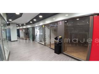 Locale commerciale in Pere III