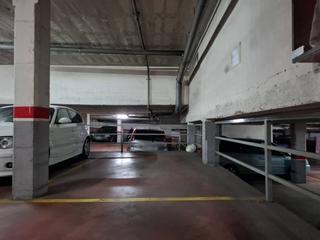 Parking voiture à Zona Esportiva. Parking en venta en terrassa, poble nouzona olímpica!