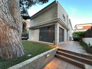Haus in Can Bou. Magnfica casa en venta en castelldefels