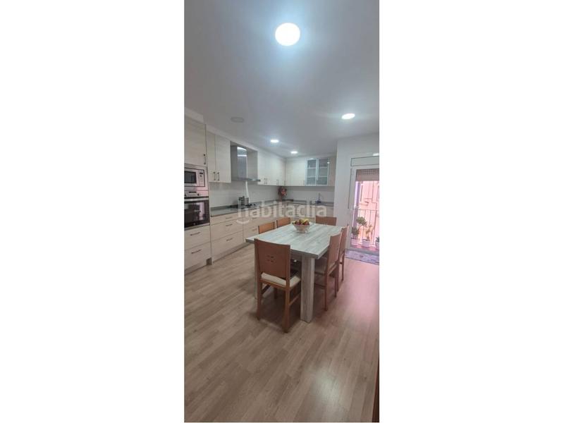 Casa aparellada a Collblanc. Casa entre medianeras totalmente reformada a la venta en hospita