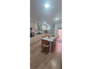 Doppelhaus in Collblanc. Casa entre medianeras totalmente reformada a la venta en hospita