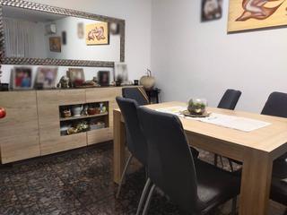 Etagenwohnung in Plaça Catalunya - Escola Industrial. Piso amplio y luminoso en zona escoles  terrassa
