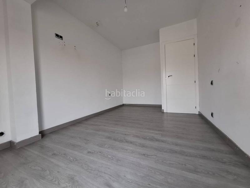 Foto d35e8044-0f9c-4bb8-aad9-3f7b5e578c9d. Pis a Plaça Catalunya - Escola Industrial Terrassa