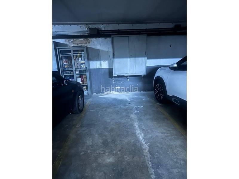 Foto 674fcef8-0d4c-4fb3-9893-408cacb980bd. Parking voiture dans La Guineueta Barcelona