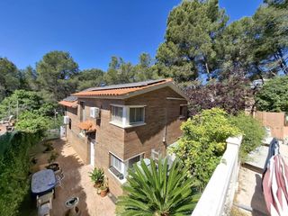 Casa a Castellnou-Can Mir-Can Solà. Venta de casa en la zona residencial de sant muçcastellnoucan mi