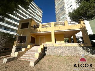 Chalet à Maritimo concha 8. Chalet en venta en playa de la concha.