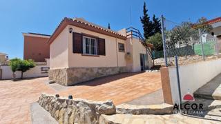 Chalet  Carabela. Chalet en venta en avda. la estacin, 4 dormitorios.