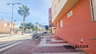 Parking coche en Centro. Garaje en venta en oropesa del mar.
