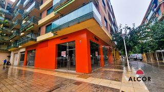 Lloguer Local Comercial a Puerto. Local en alquiler en puerto deportivo.