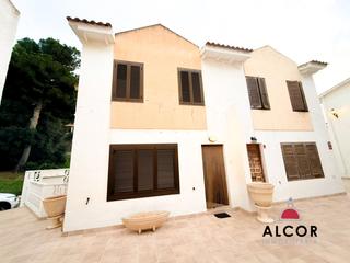 Chalet à Playa de la Concha. Chalet en venta en playa morro de gos, 3 dormitorios.