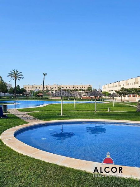 Foto d89ce54c-2f27-4297-a9e4-5c8178da0ba9. Planta baixa amb aparcament a San Jorge