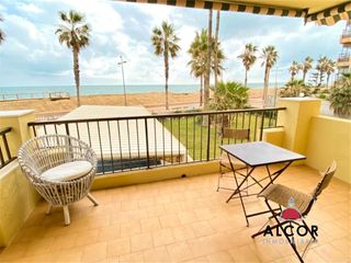 Pis a La Volta. Piso en venta en primera línea de playa, 2 dormitorios.