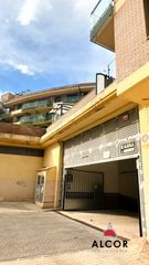 Parking voiture à Puerto. Garaje en venta en puerto deportivo.