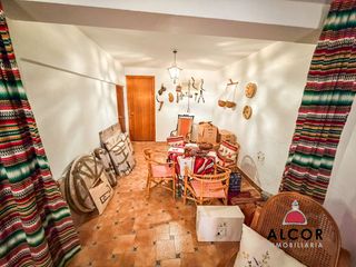 Casa a Cálig. Casa en venta en casco urbano, 6 dormitorios.