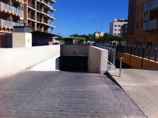 Aparcament cotxe a Juan Carlos I. Plaza de garaje juan de borbón