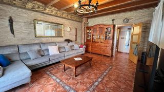 Xalet a Aljucer. Chalet independiente con casa de invitados y parcela privada en