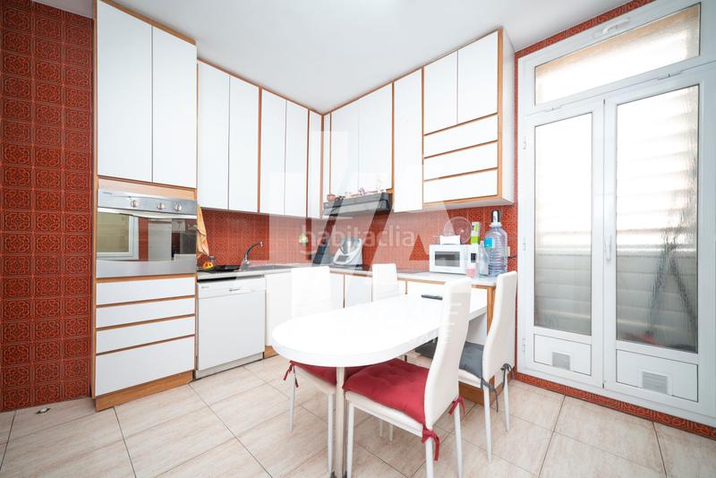 Foto f45fa1f4-eb3b-4810-8154-8bb1d5cbc922. Casa amb calefacció aparcament a Progrés - Pep Ventura Badalona