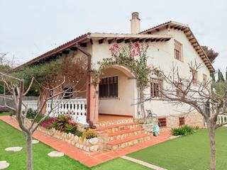 Chalet  Carrer arc iris. Si vienes a verla te vas a enamorar de la casa !!!