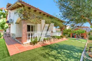 Xalet  Carrer arc iris. Casa espectacular para todas las edades !! ven a verla...