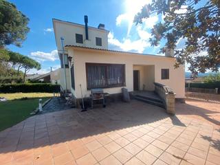 Chalet  Carrer roure. Casa espectacular a 4 vientos con pisicina y 5hb