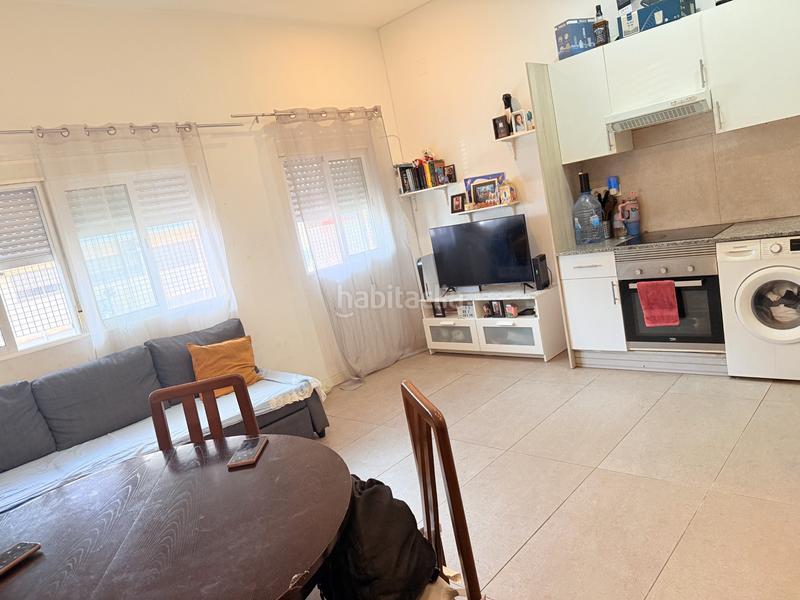 Foto f0600ed4-3ede-4d13-9537-612f8fe43d1b. Flat in Llefià Badalona