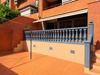 Affitto Piano terra in Sant Joan Baptista. Planta baja alquiler temporal con terraza privada y equipado.