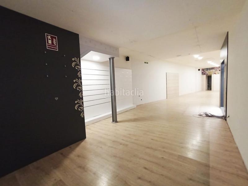 Foto 02d8ee02-2824-46b2-bdb7-8c7b15fb7fc5. Location local commercial dans portal sant roc 62 dans Terrassa