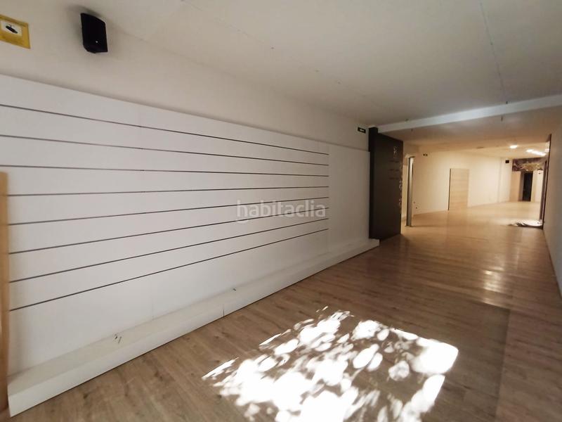 Foto 42e77556-e559-463b-8f47-18655d947532. Location local commercial dans portal sant roc 62 dans Terrassa
