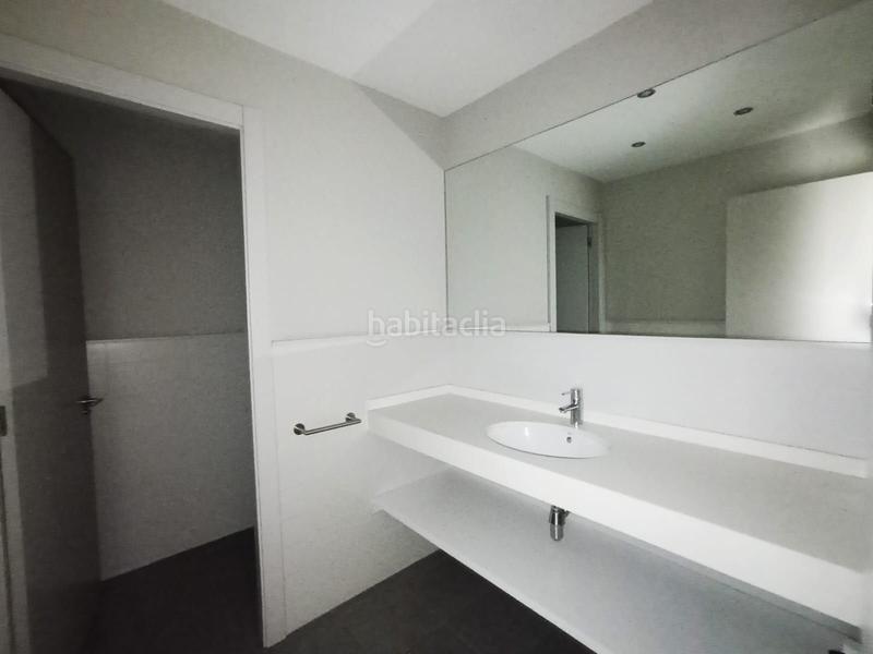 Foto 155222d7-4a4d-4aa7-80c6-b6fe208c8dec. Lloguer nau industrial a martí diez 28 a Ca n'Aurell Terrassa