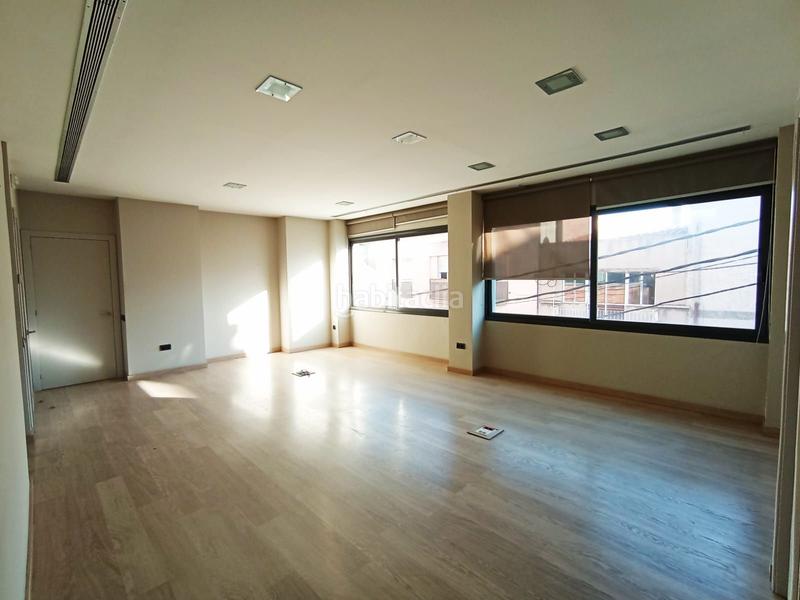 Foto 27b6ee3c-4142-4103-bcf3-08734836f4ae. Lloguer nau industrial a martí diez 28 a Ca n'Aurell Terrassa