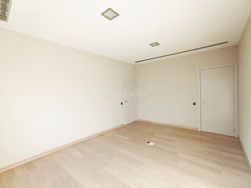 Foto 68fc8742-d48d-4a5a-b1f9-13d8a1dd4fd3. Lloguer nau industrial a martí diez 28 a Ca n'Aurell Terrassa