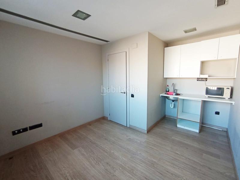 Foto 8dfac2bb-16aa-424b-b747-399874182274. Lloguer nau industrial a martí diez 28 a Ca n'Aurell Terrassa