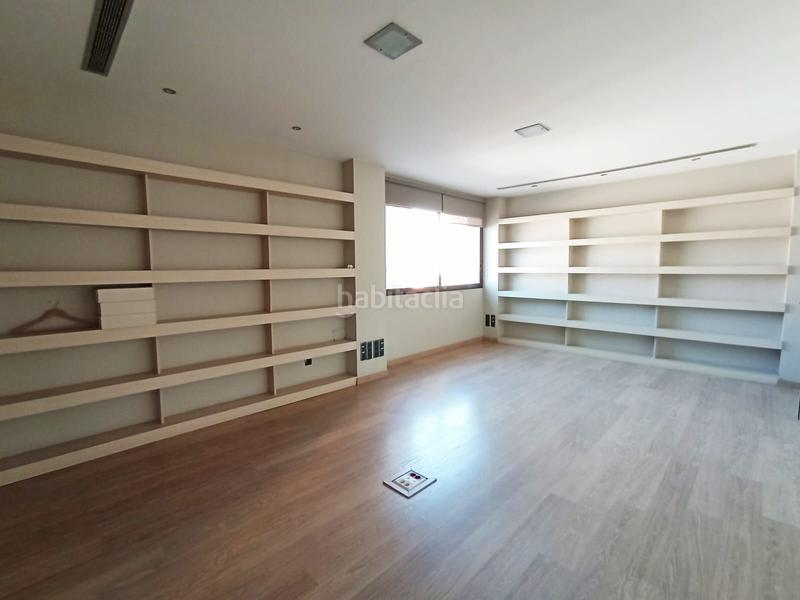 Foto 3ff84aa6-f433-41dd-a142-387bb1a48c16. Location bâtiment à usage industriel dans martí diez 28 dans Terrassa