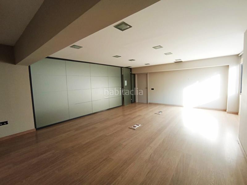 Foto 952a090f-3521-40d6-8f6a-5ef70f18b17c. Location bâtiment à usage industriel dans martí diez 28 dans Terrassa