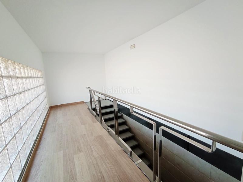 Foto f814b618-3c60-4fc4-8987-76f81ec303dc. Miete fabrikhalle in martí diez 28 in Ca n'Aurell Terrassa