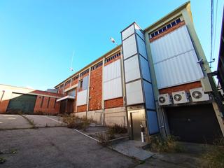 Location Bureau à Martí díez 28. Oficines de dues plantes de 400m2 cada planta a 50 metres de la