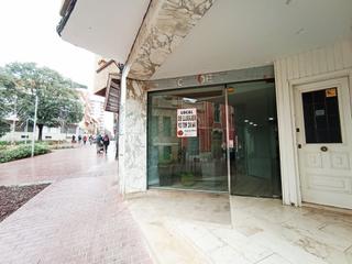 Lloguer Local Comercial  Mossén jacint verdaguer. Local comercial a la plaça mossén jacint verdaguer