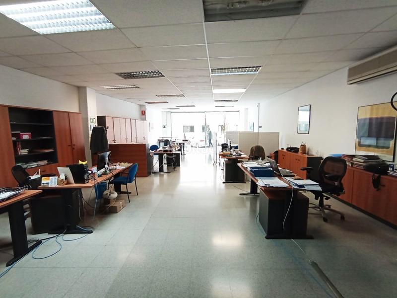 Foto 064297e7-f6dc-4505-a3e4-734e70789940. Lloguer local comercial a Ca n'Aurell Terrassa