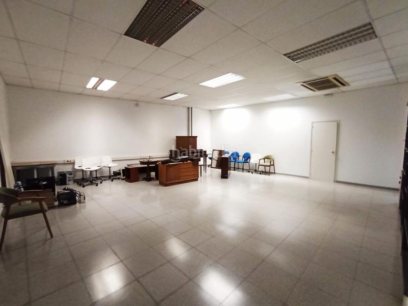 Foto c81c733b-747f-4c5e-b038-df888271f980. Lloguer local comercial a Ca n'Aurell Terrassa