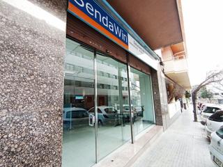Location Local commercial  Volta. Local comercial de 265m2 al costat parc de sant jordi