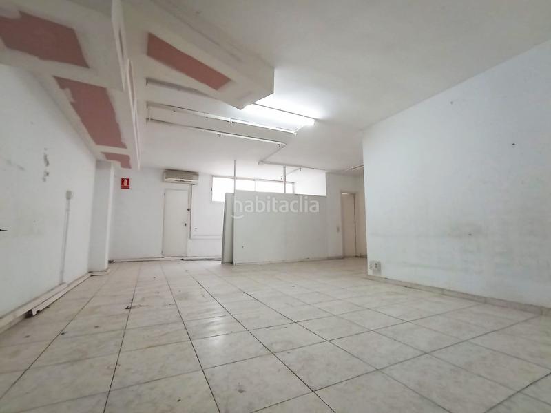 Foto 746c0f5d-5525-450b-9d0f-a88b5654a56e. Alquiler local comercial en sant genis 3 local de lloguer al carrer sant genís en Terrassa