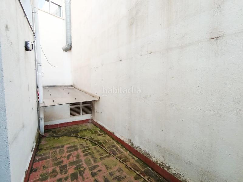 Foto 2072b372-2d8e-4a12-80cc-422ab235bbe6. Location local commercial dans sant genis 3 dans Barri del Centre Terrassa