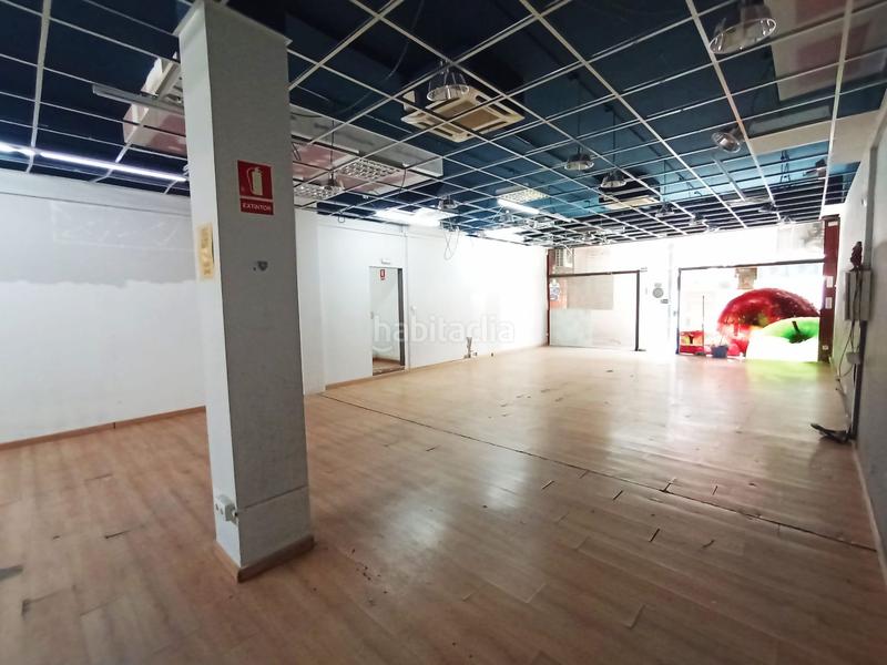 Foto a427596b-8601-42fd-ab36-7240f11590ea. Location local commercial dans sant genis 3 dans Barri del Centre Terrassa