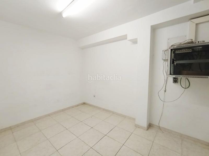 Foto f605a7e1-0763-4a15-9a1e-33ce01ff40a6. Location local commercial dans sant genis 3 dans Barri del Centre Terrassa