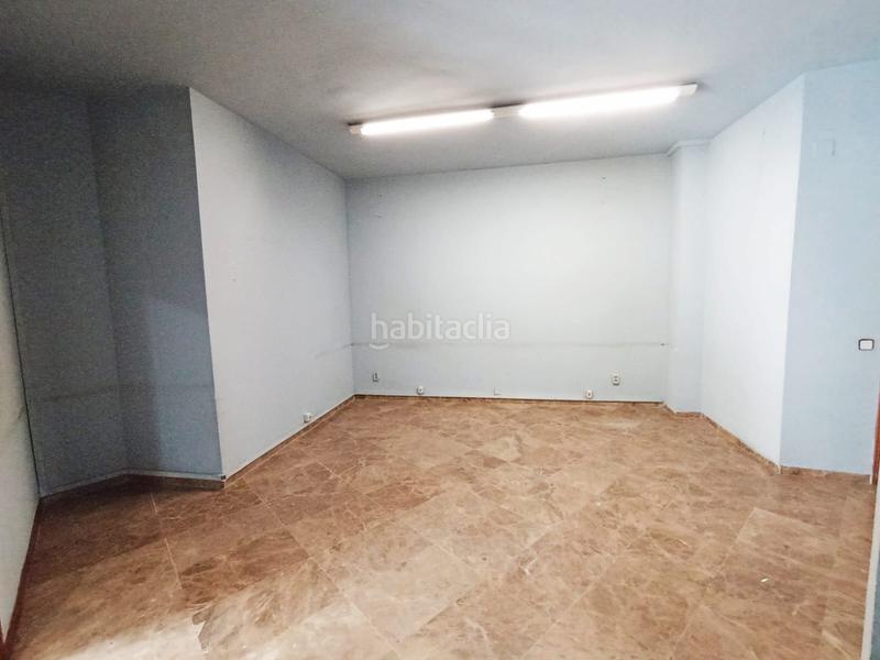 Foto 2d8f5ffe-7b3c-4146-add5-d0442b5fca8c. Lloguer local comercial a sant marc 36 a Ca n'Aurell Terrassa