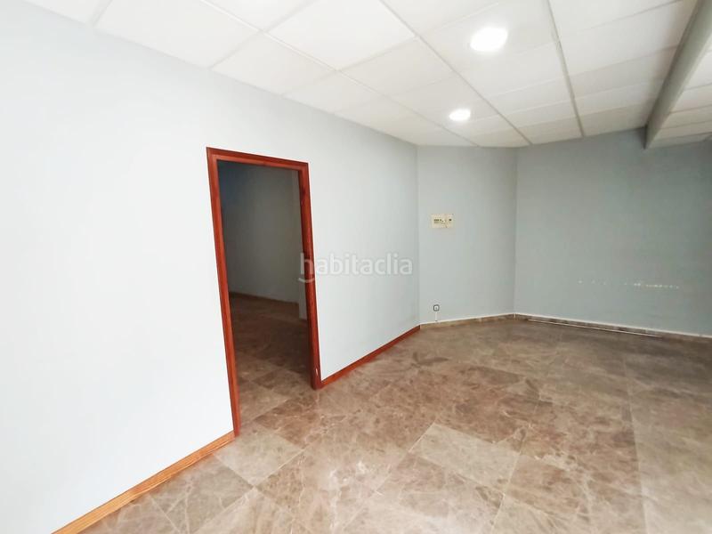 Foto 3610a9b8-ae22-4ee2-8170-42541c804816. Lloguer local comercial a sant marc 36 a Ca n'Aurell Terrassa