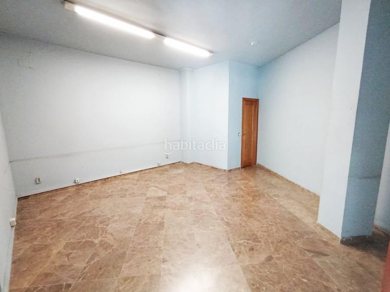 Foto d3cc1d25-cdf4-4e04-a3ed-a0a580ee2091. Lloguer local comercial a sant marc 36 a Ca n'Aurell Terrassa