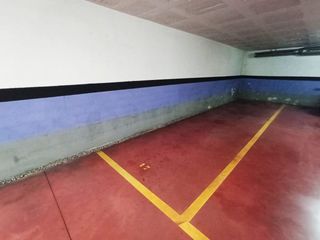 Location Parking voiture  Galileu. Plaça de pàrquing per cotxe petit o mitjà estret