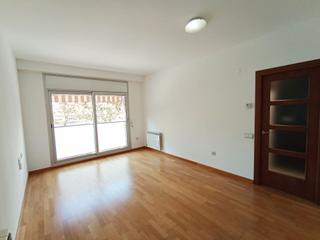 Lloguer Pis  Salvador busquets. Fantàstic pis de dues habitacions i plaça de pàrquing a vallpara