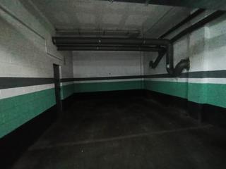 Miete Autoparkplatz in Parlament 45. Fantàstica plaça de pàrquing doble per cotxe gran i petit o moto